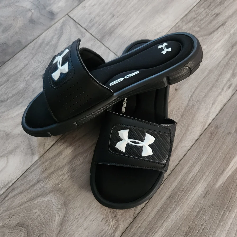 Under Armour M Ignite V Slides size 6Y